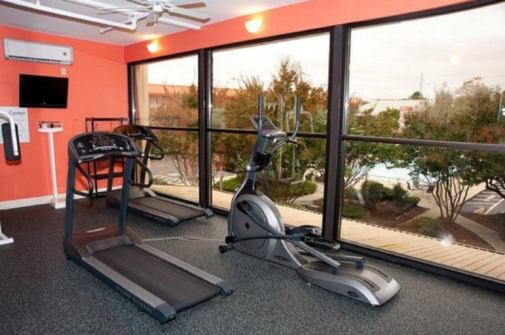 Baymont By Wyndham Fayetteville Fort Bragg Area מראה חיצוני תמונה