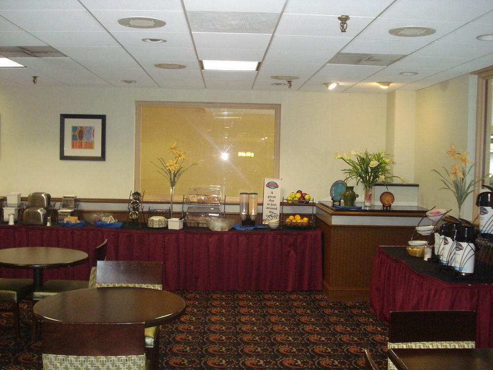 Baymont By Wyndham Fayetteville Fort Bragg Area מראה חיצוני תמונה