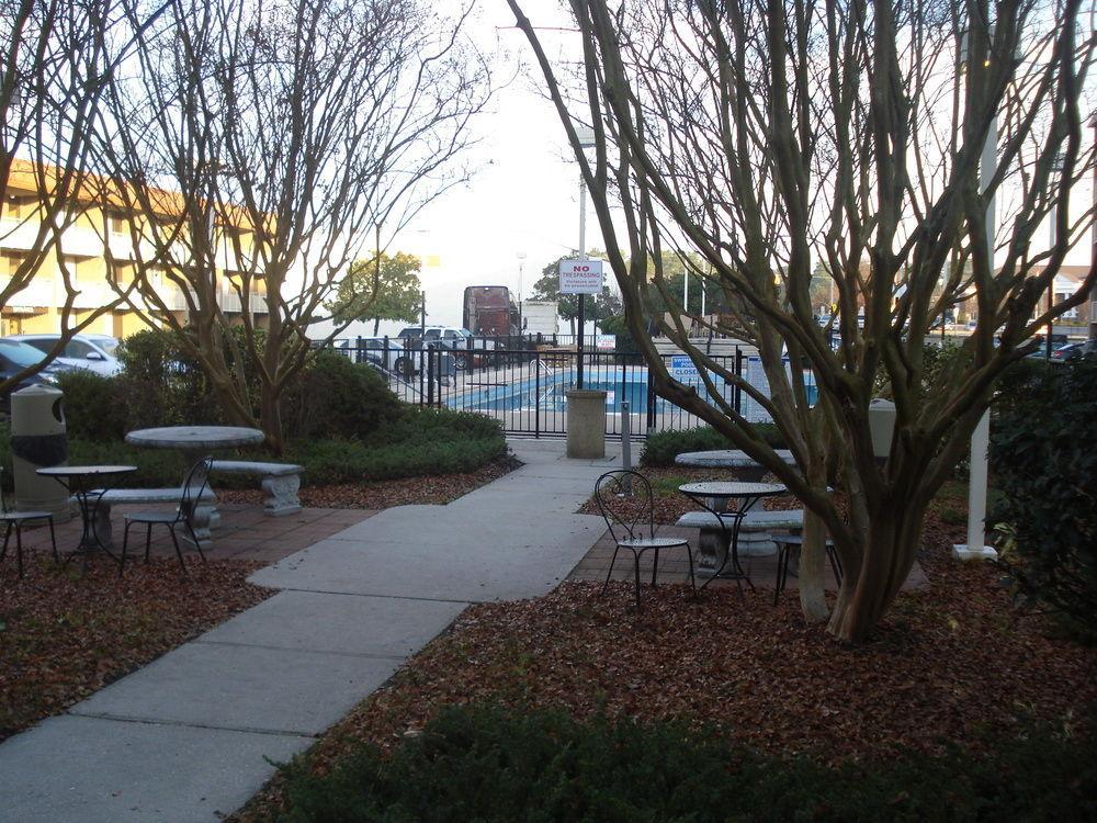 Baymont By Wyndham Fayetteville Fort Bragg Area מראה חיצוני תמונה