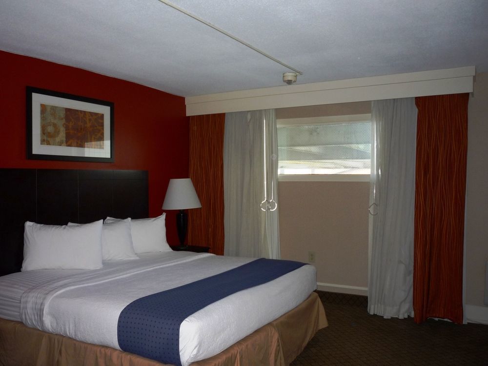 Baymont By Wyndham Fayetteville Fort Bragg Area מראה חיצוני תמונה