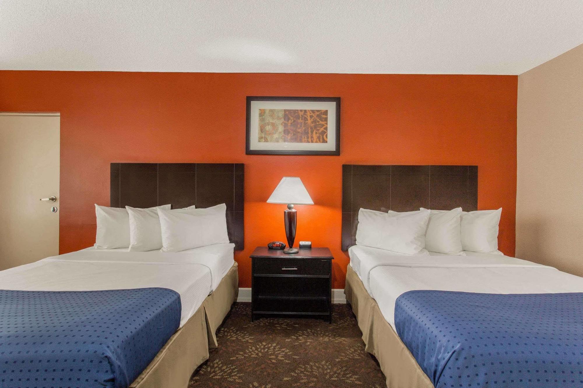 Baymont By Wyndham Fayetteville Fort Bragg Area מראה חיצוני תמונה