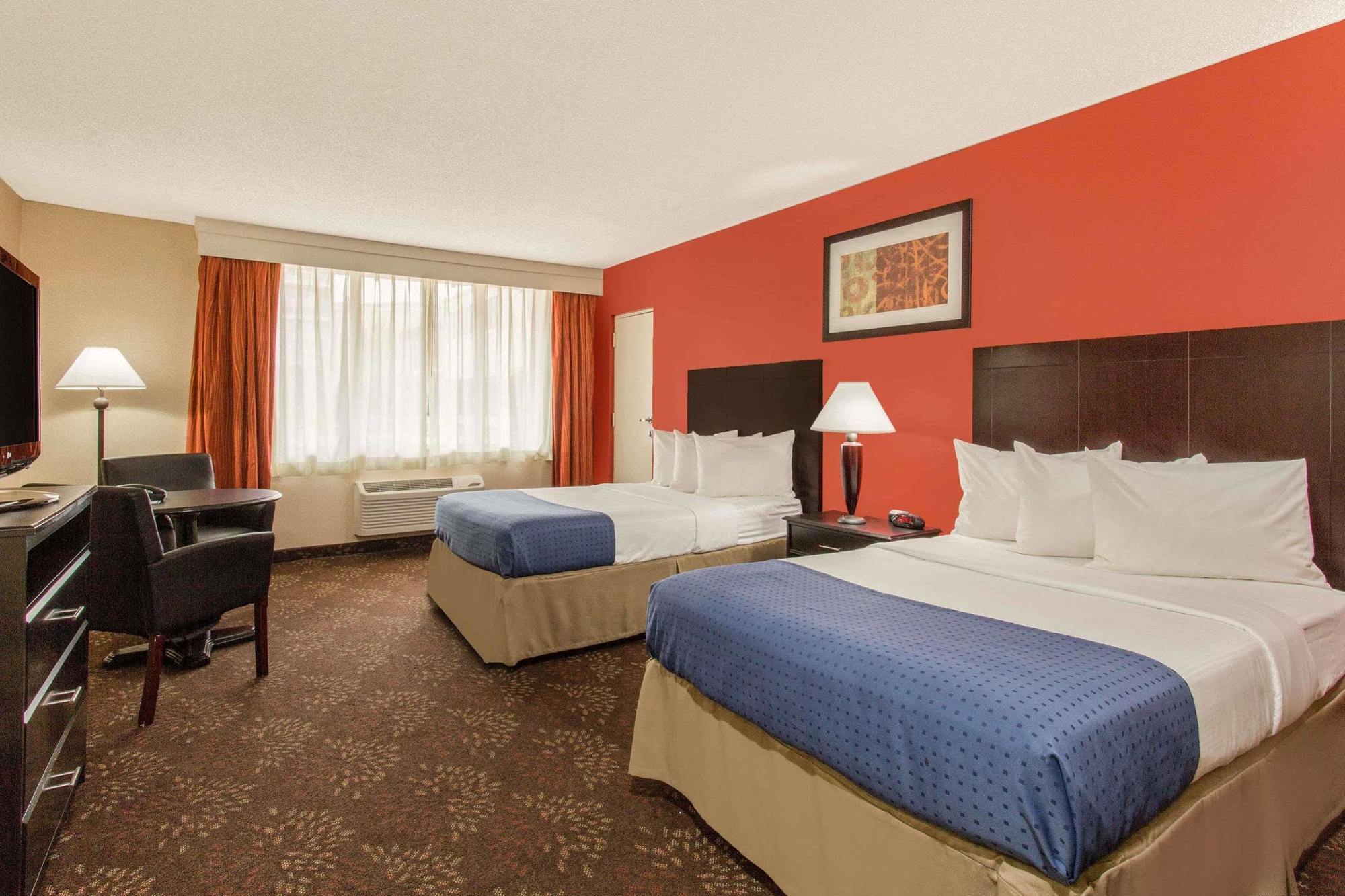 Baymont By Wyndham Fayetteville Fort Bragg Area מראה חיצוני תמונה