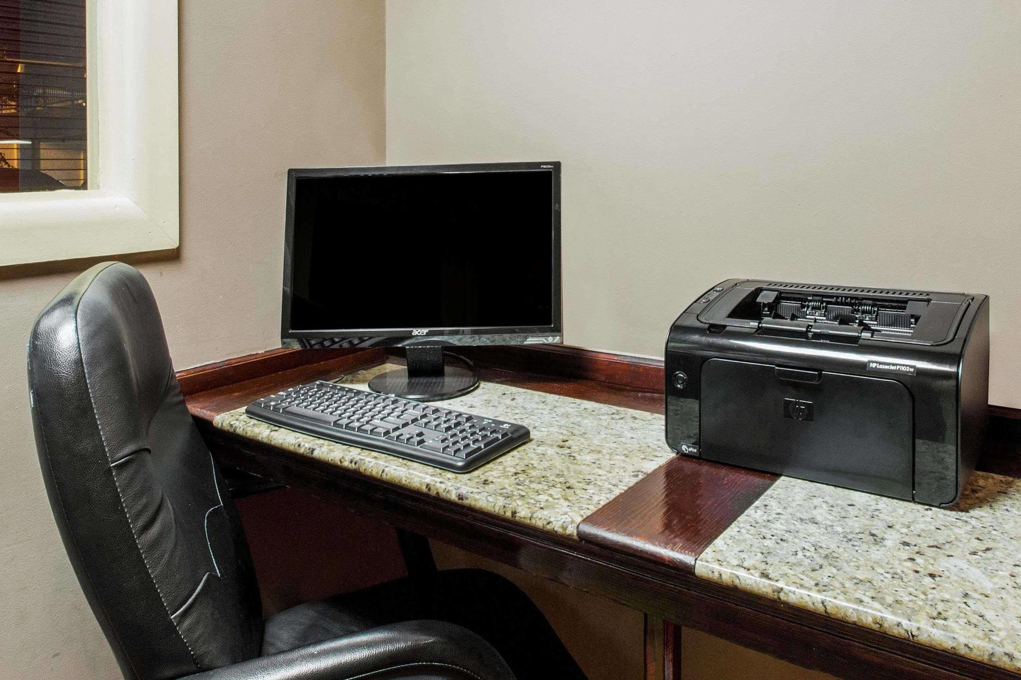 Baymont By Wyndham Fayetteville Fort Bragg Area מראה חיצוני תמונה