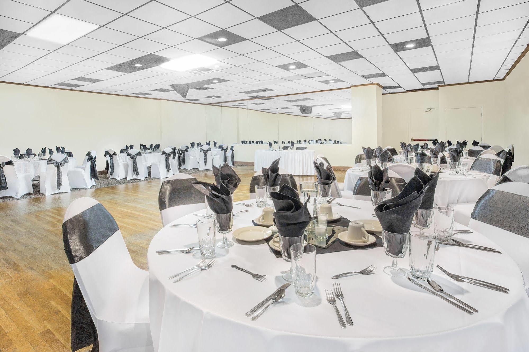 Baymont By Wyndham Fayetteville Fort Bragg Area מראה חיצוני תמונה