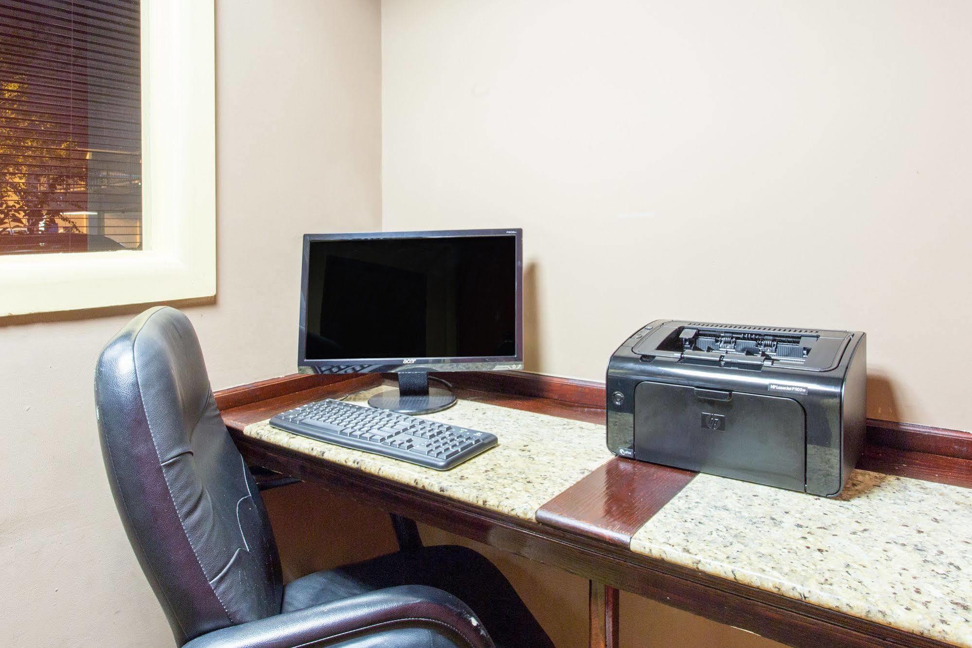 Baymont By Wyndham Fayetteville Fort Bragg Area מראה חיצוני תמונה