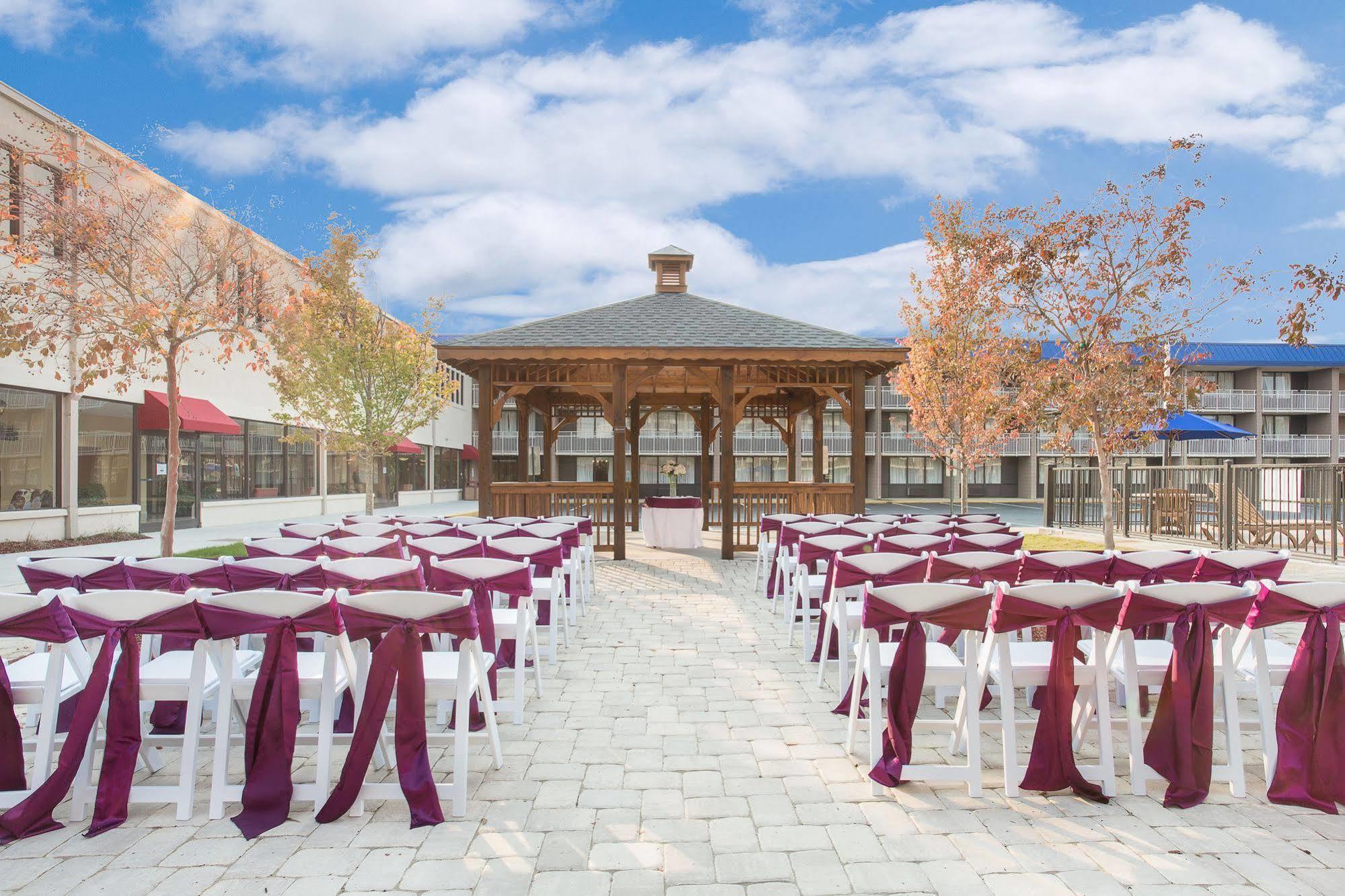 Baymont By Wyndham Fayetteville Fort Bragg Area מראה חיצוני תמונה